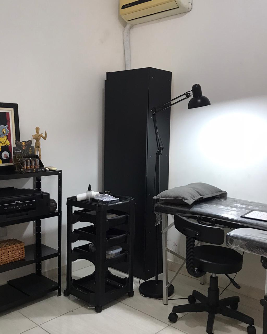 tatuagem masculina, tatuagem masculino, tatuagem, realismo, tattoo, piercing, foto de tatuagens masculinas, charles ttt, preto e cinza, blackwork, tatuagem no braço masculino - 23